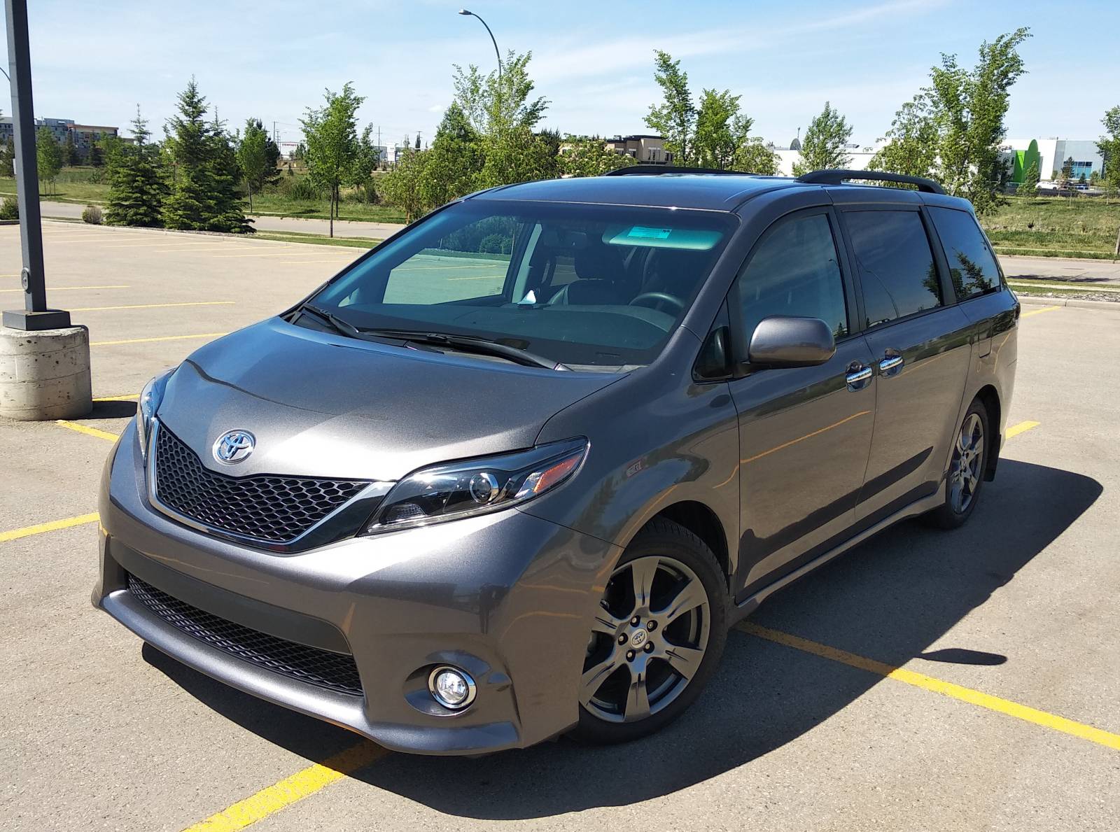 Toyota Lease Takeover in Edmonton, AB 2017 Toyota Sienna SE Automatic
