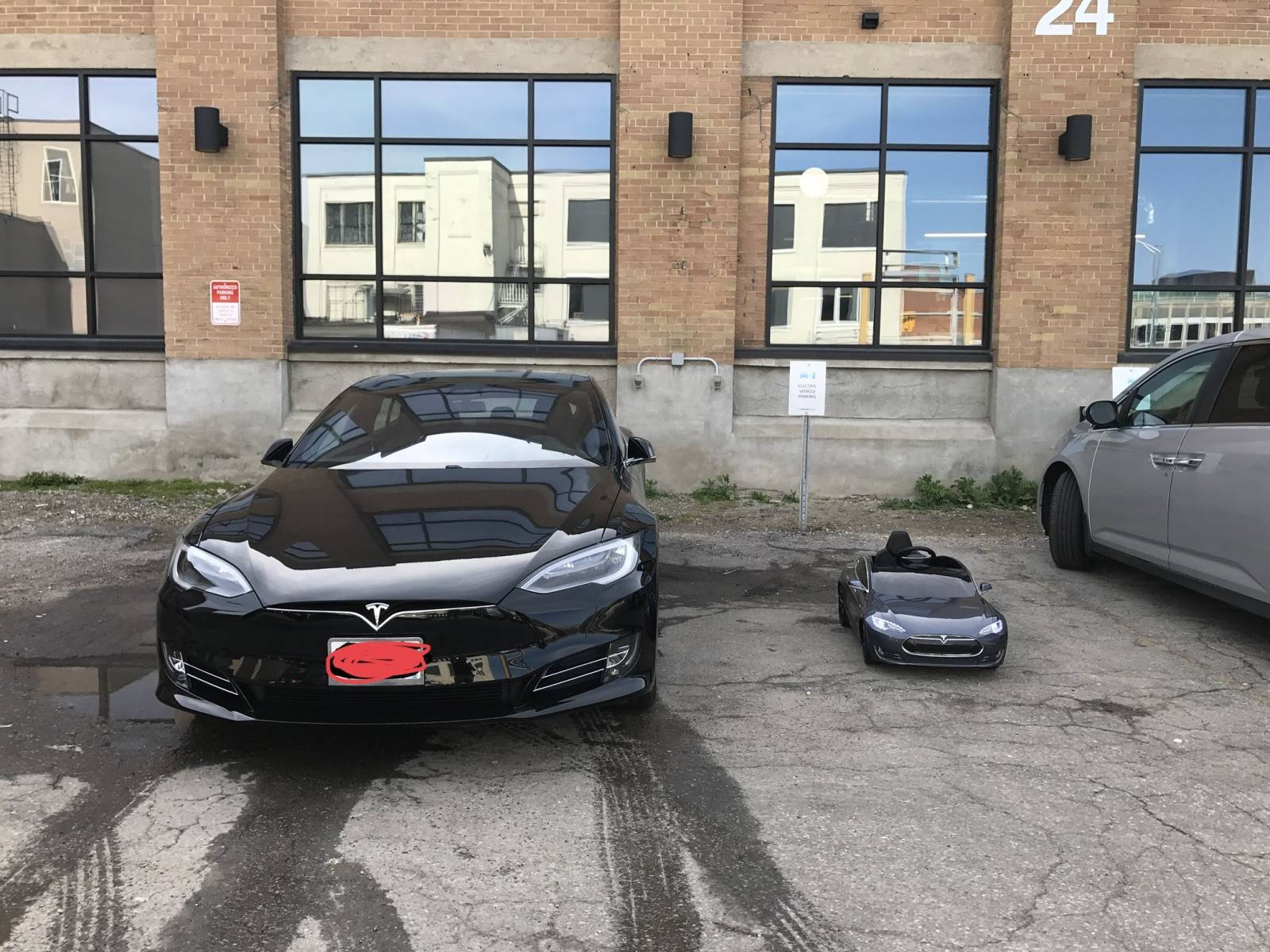 Tesla Lease Takeover in Kitchener, ON: 2016 Tesla Model S 90D Automatic