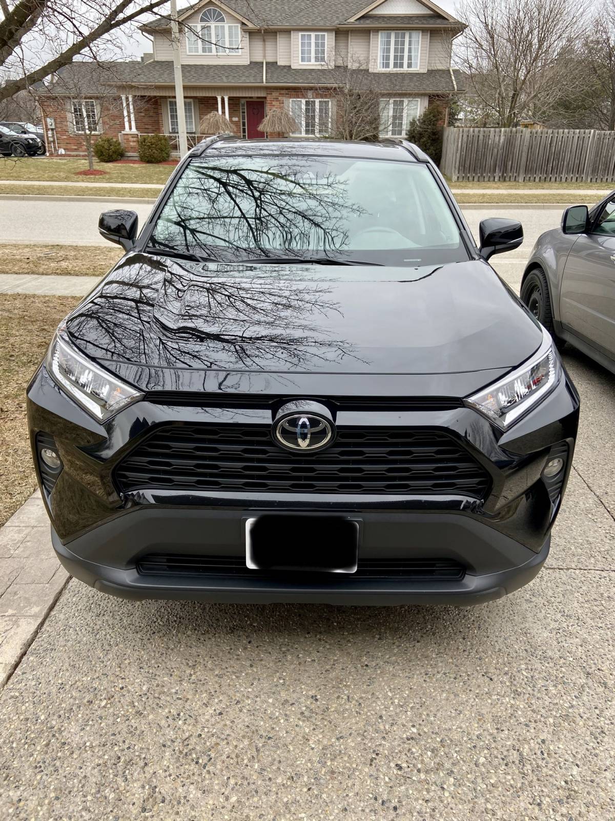 Toyota Lease Takeover in Guelph, ON 2019 Toyota XLE Rav4 Automatic 2WD