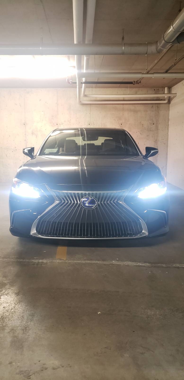 Lexus Lease Takeover in Edmonton, AB: 2020 Lexus ES300H Automatic 2WD